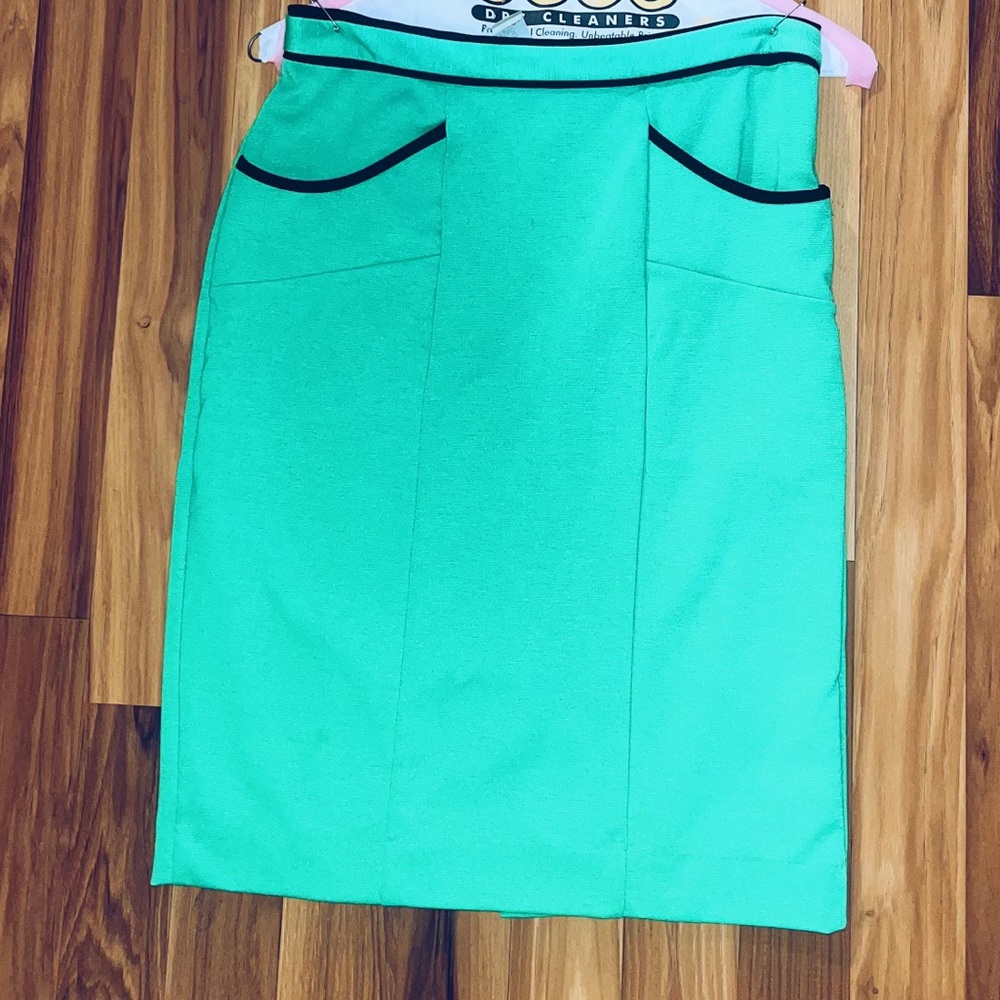 Banana Republic pencil skirt, black piped pockets